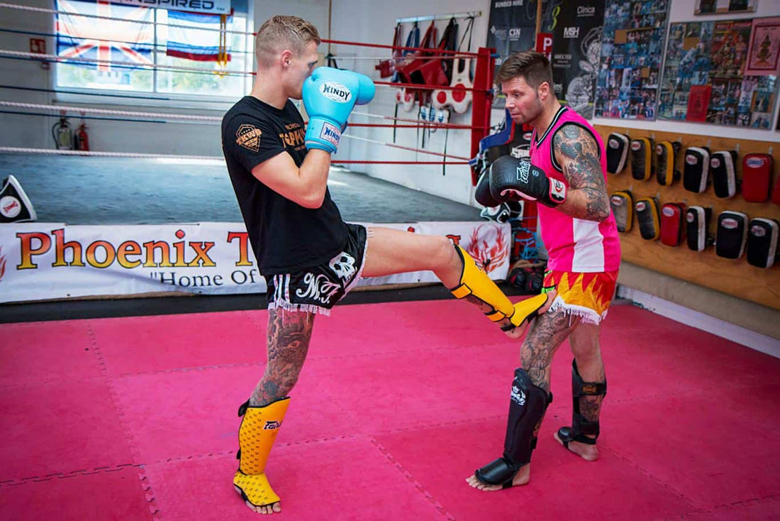 How Elite Muay Thai Fighters Use the Teep to the Leg to Kill an Opponents Balance & Attacks