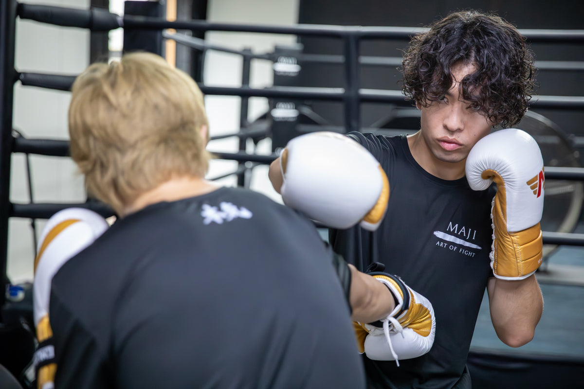 Tai Terada teaching Kickboxing Sparring Strategies